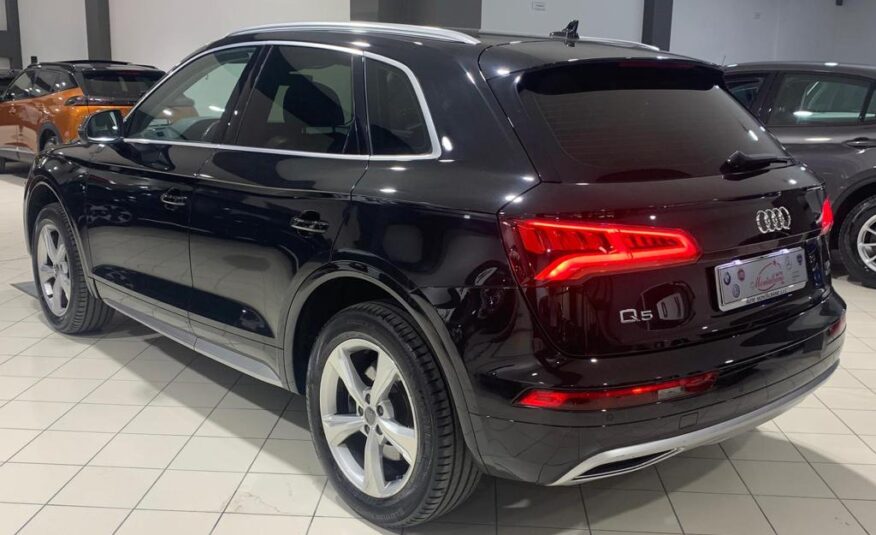 AUDI Q5 35 TDI S tronic Business